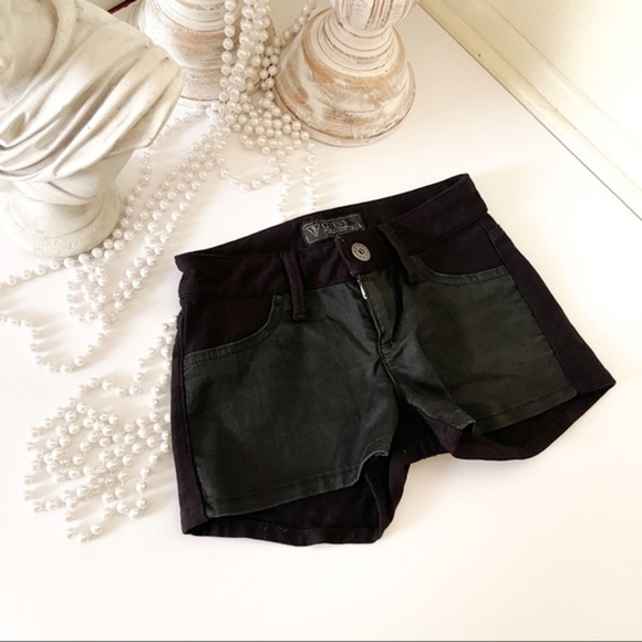 Guess Black Shorts - Picture 5 of 6